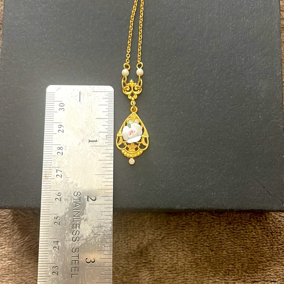 NWOT Women’s Jewelry Set: Porcelain Rose Gold Tone Y Necklace, Matching Earrings - Picture 7 of 7